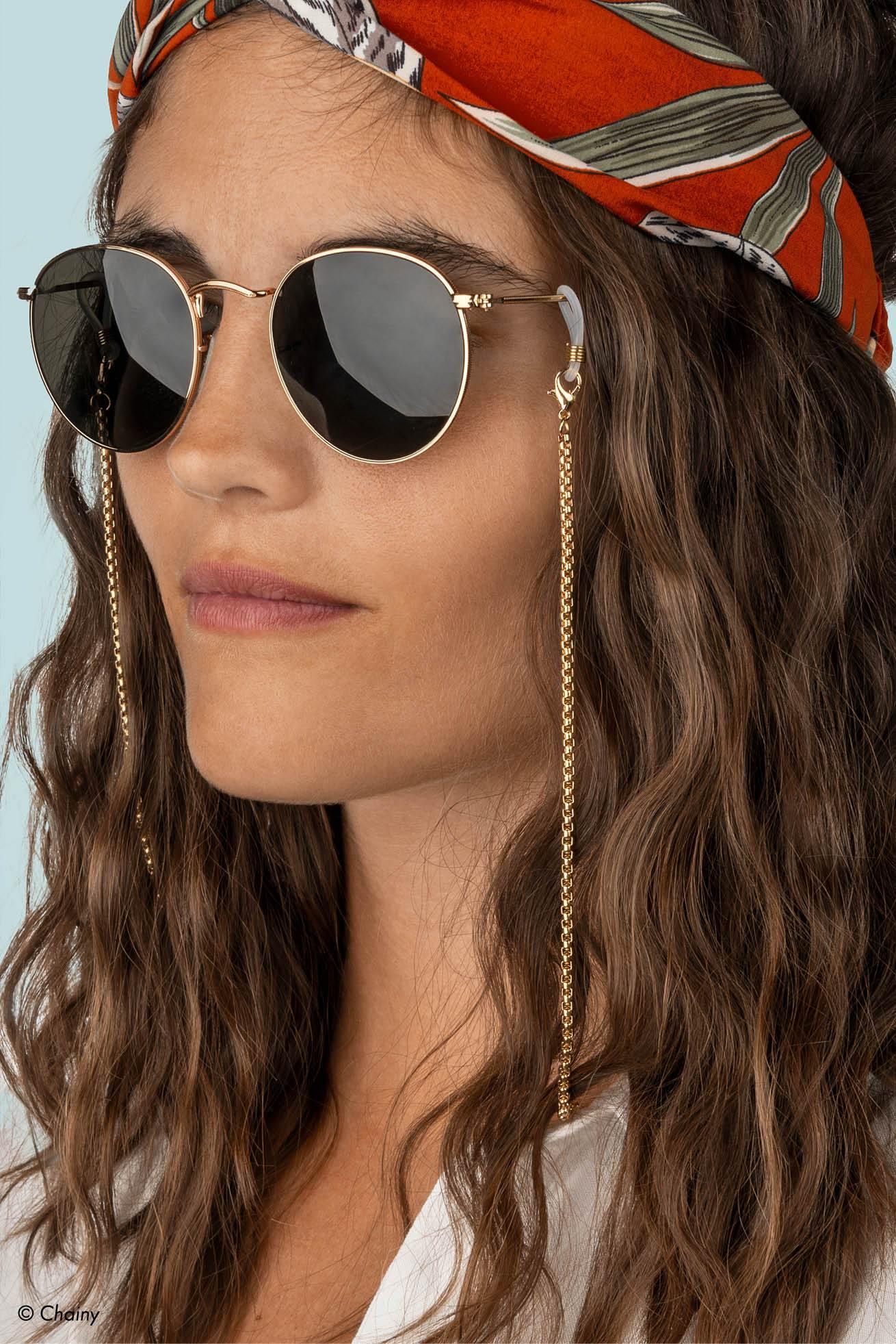 The simple one glasses chain  https://chainy.ch/products/the-simple-one-glasses-chain  Add a touch of style with a Chainy to your glasses! Show us your beautiful eyes! Glasses Chain, Chaîne à lunette, Brillenkette.